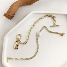 Load image into Gallery viewer, HUANZHI 2019 New Baroque Irregular Imitation Pearls Gold Metal Link Chain Bracelets for Women Girl Summer Party Jewelry