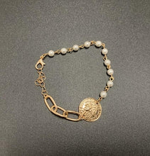 Load image into Gallery viewer, HUANZHI 2019 New Baroque Irregular Imitation Pearls Gold Metal Link Chain Bracelets for Women Girl Summer Party Jewelry