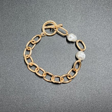 Load image into Gallery viewer, HUANZHI 2019 New Baroque Irregular Imitation Pearls Gold Metal Link Chain Bracelets for Women Girl Summer Party Jewelry