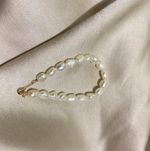 Load image into Gallery viewer, HUANZHI 2019 New Baroque Irregular Imitation Pearls Gold Metal Link Chain Bracelets for Women Girl Summer Party Jewelry
