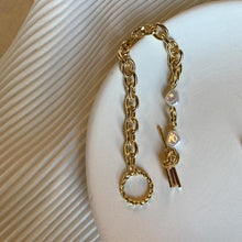 Load image into Gallery viewer, HUANZHI 2019 New Baroque Irregular Imitation Pearls Gold Metal Link Chain Bracelets for Women Girl Summer Party Jewelry