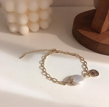 Load image into Gallery viewer, HUANZHI 2019 New Baroque Irregular Imitation Pearls Gold Metal Link Chain Bracelets for Women Girl Summer Party Jewelry